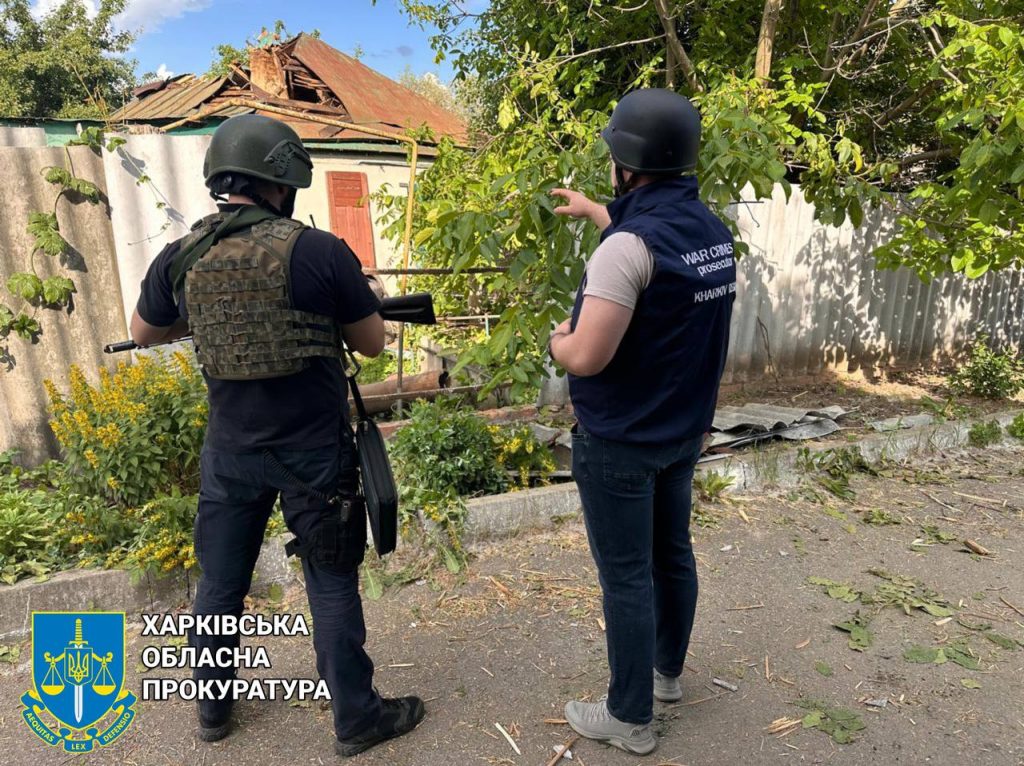 Окупанти завдали авіаудару по Харківському району: двоє постраждалих 11