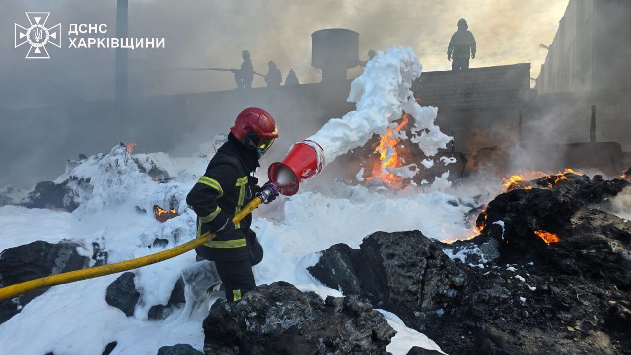 Ліквідація масштабної пожежі у Харкові (відео)