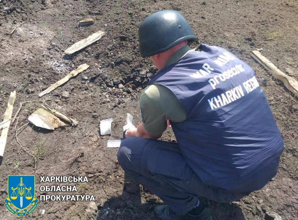 Окупанти обстріляли село на Харківщині: поранено чоловіка 53