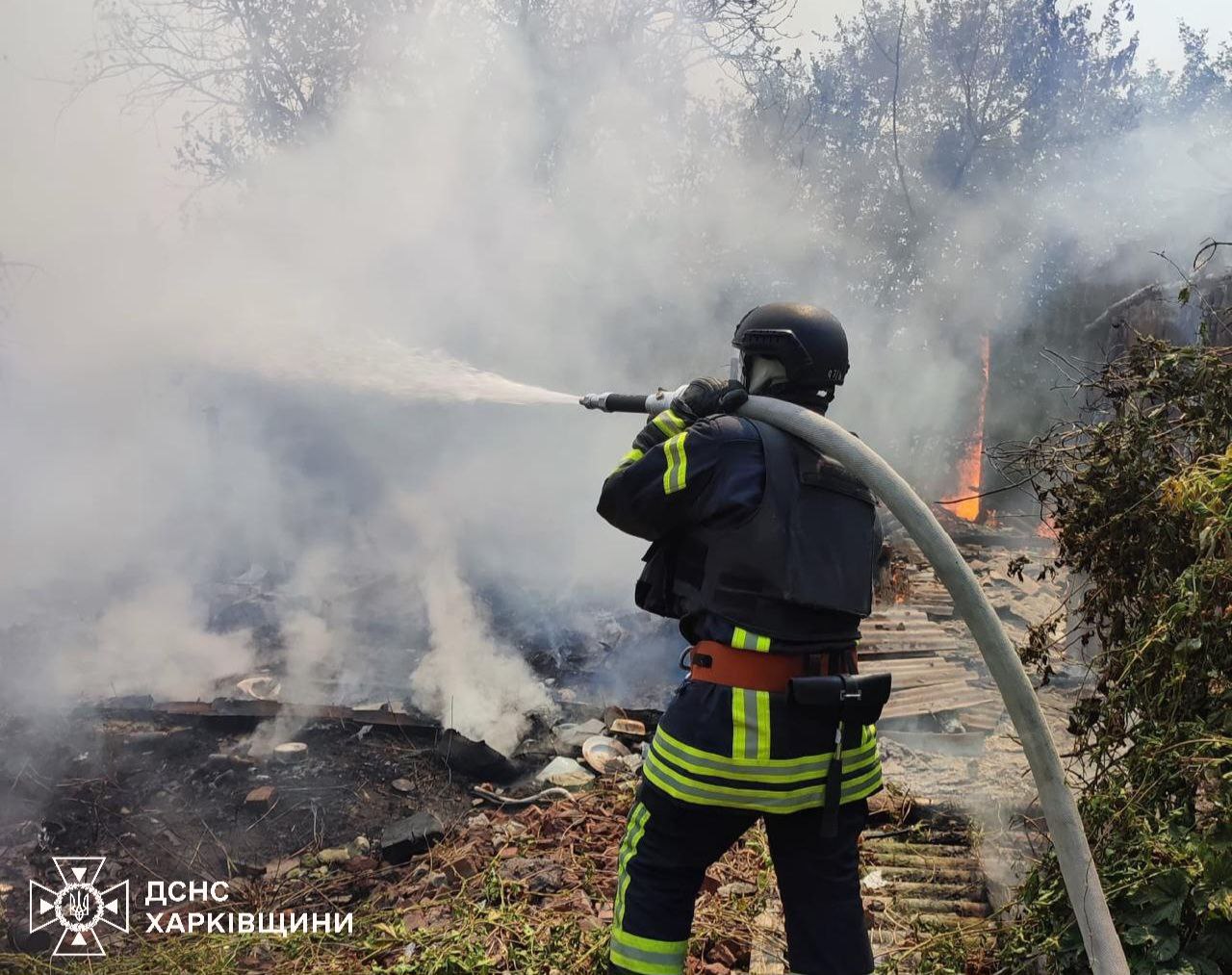 Пожежі після обстрілів у Вовчанській громаді на Харківщині