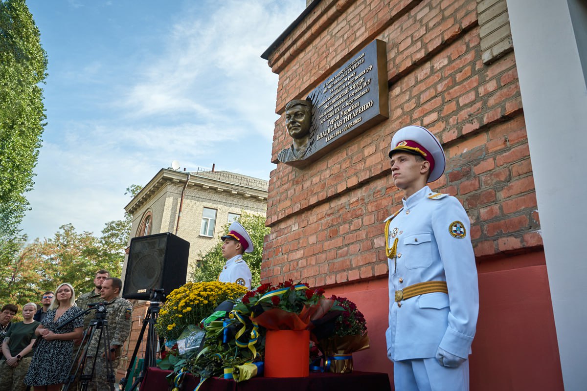 Меморіальну дошку загиблому воїну встановили на фасаді харківської лікарні