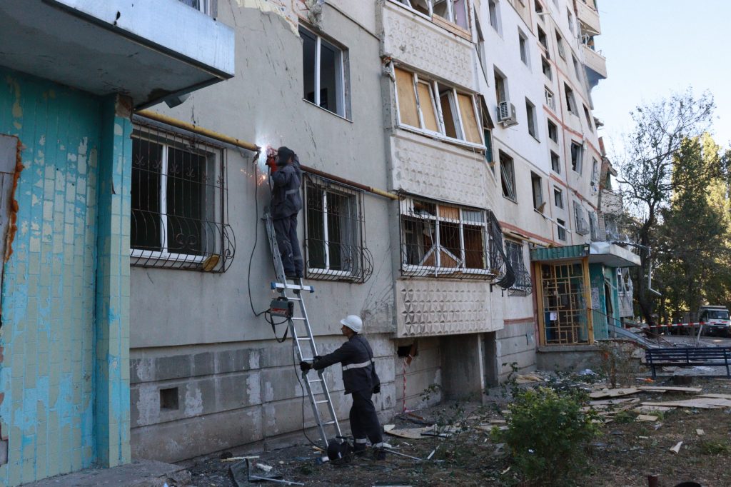 У Харкові газовики ліквідували пошкодження газової системи у пошкодженому обстрілом будинку