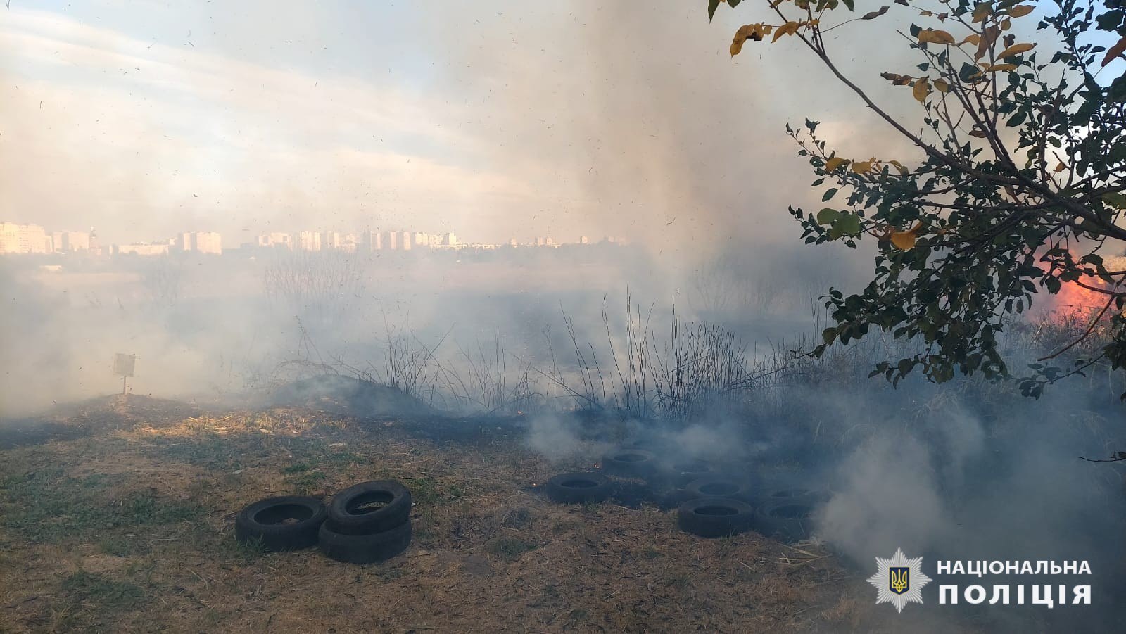 Поліція показала наслідки обстрілів Харківщини: гатили з РСЗВ, артилерії та мінометів (фото)