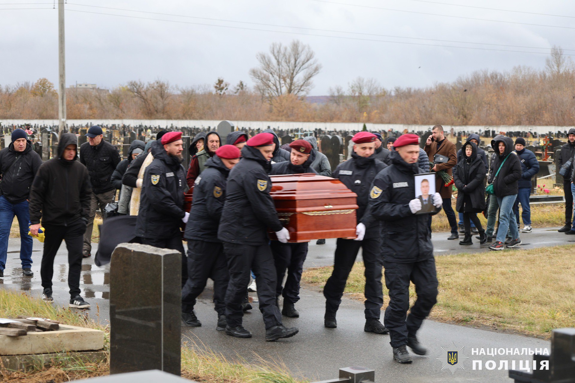 У Харкові попрощалися з поліцейським, який загинув внаслідок обстрілу 1 листопада