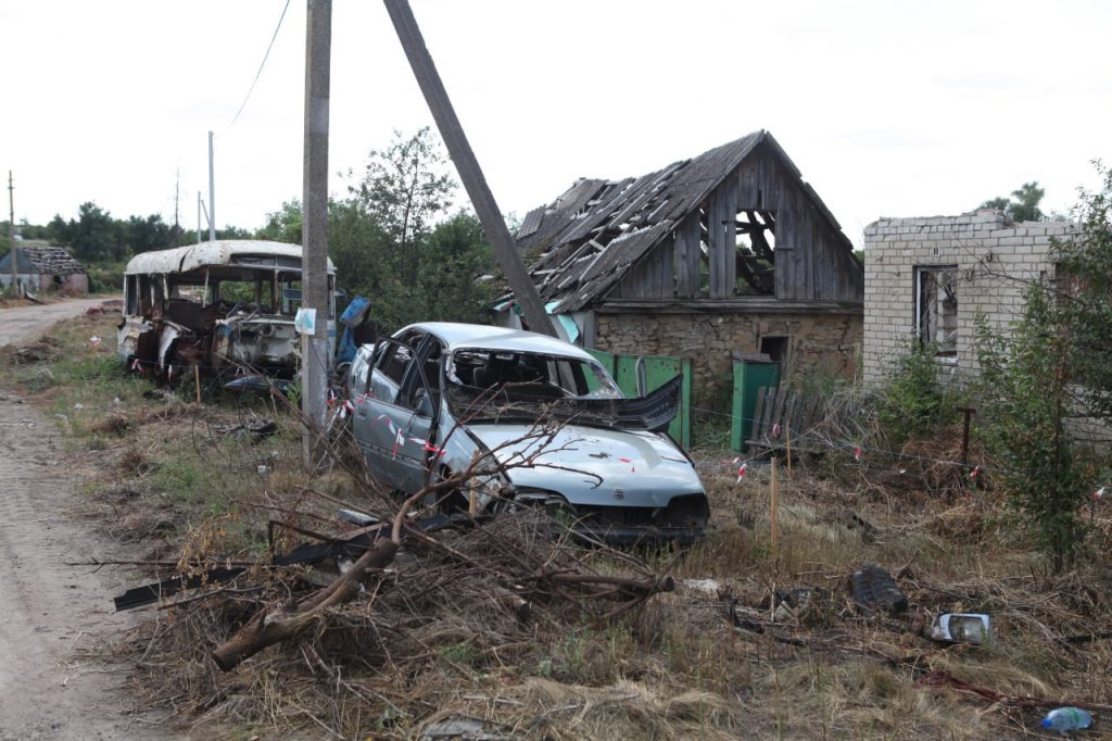 На Харківщині енергетики далі світло в село Кам'янка 57