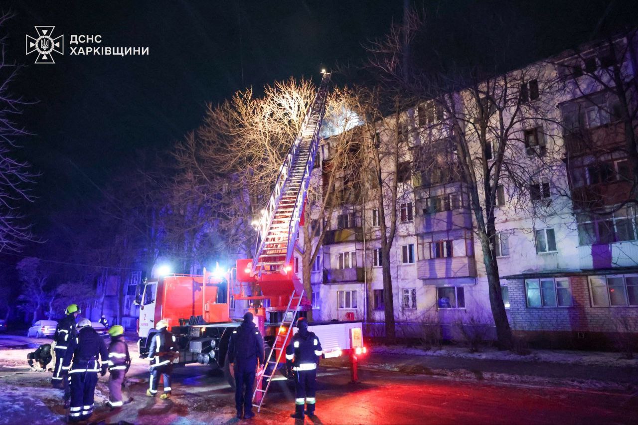 Удар безпілотника по житловому будинку в Харкові: пожежу ліквідовано